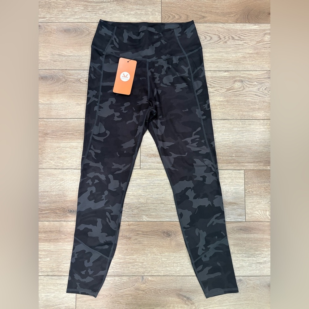 Mayday Woods Black & Gray Camo Leggings